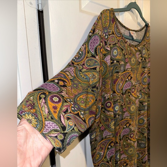 LulaRoe T Shirt XL  Multicolor Paisley Short Sleeve Tee Oversized Tunic Colorful - Picture 2 of 6